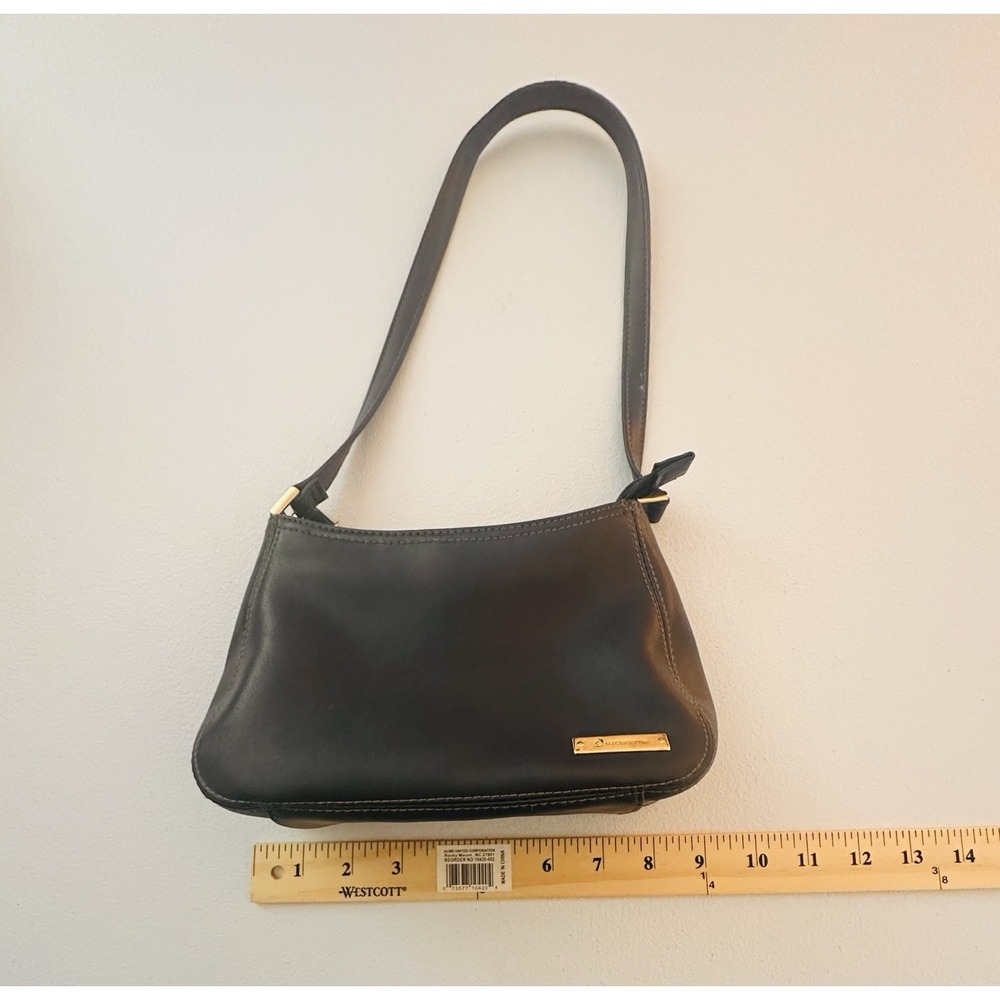 Liz Claiborne Navy Shoulder Bag Zip Closure Gold Hardware Lined Pockets - Picture 2 of 7